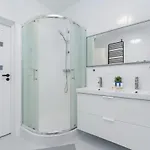 Beautiful House With Balcony, Ideal For Families By Renters * Πόζναν
