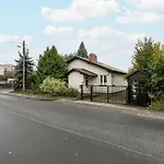 Beautiful House With Balcony, Ideal For Families By Renters Σπίτι διακοπών *
