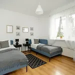 Beautiful House With Balcony, Ideal For Families By Renters Σπίτι διακοπών
