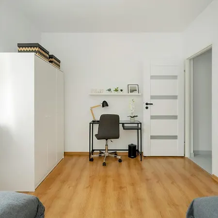 Beautiful House With Balcony, Ideal For Families By Renters Semesterbostad *