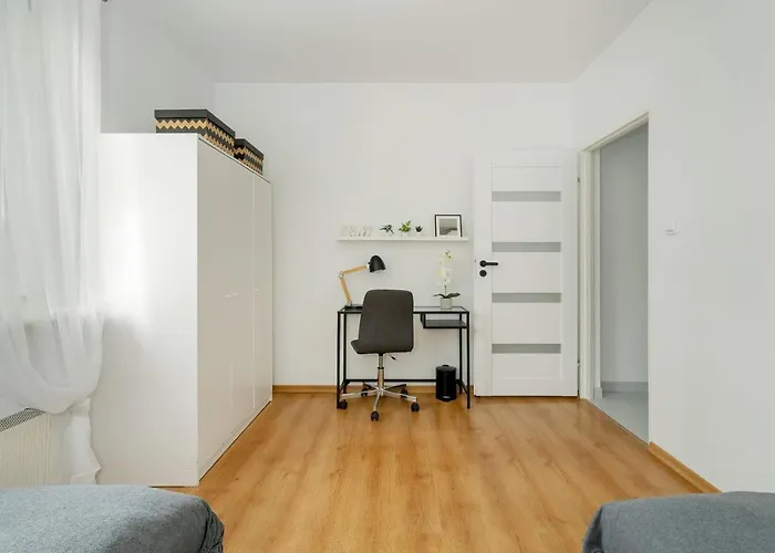 Beautiful House With Balcony, Ideal For Families By Renters Semesterbostad *