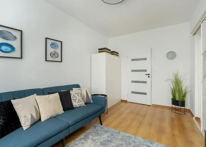 Semesterbostad Beautiful House With Balcony, Ideal For Families By Renters *