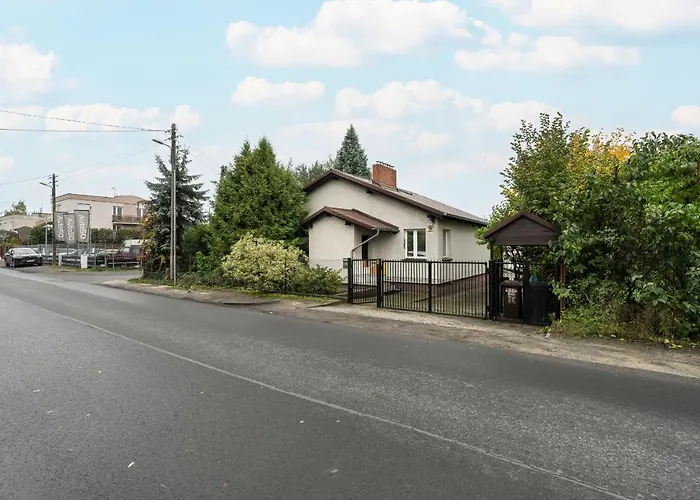 Beautiful House With Balcony, Ideal For Families By Renters Semesterbostad *