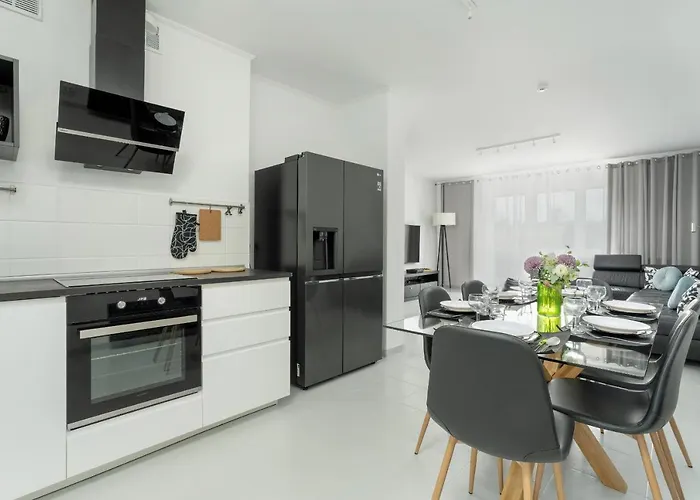 Beautiful House With Balcony, Ideal For Families By Renters Semesterbostad Poznań