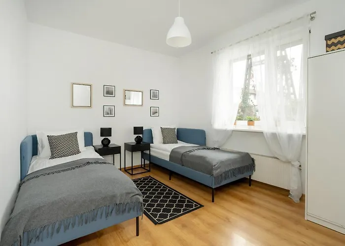 Beautiful House With Balcony, Ideal For Families By Renters Semesterbostad