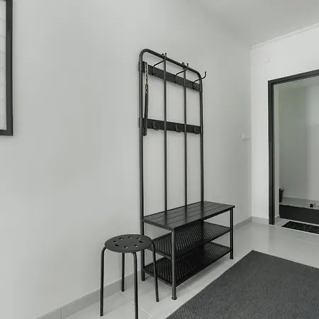 Beautiful House With Balcony, Ideal For Families By Renters Prázdninový dům Poznaň