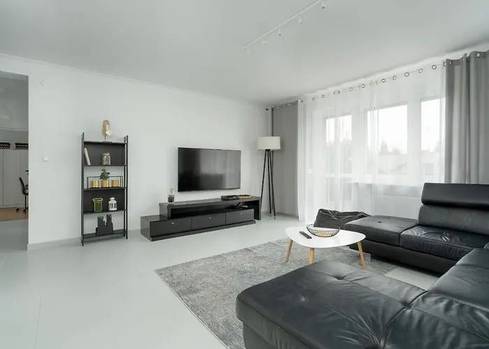 Beautiful House With Balcony, Ideal For Families By Renters