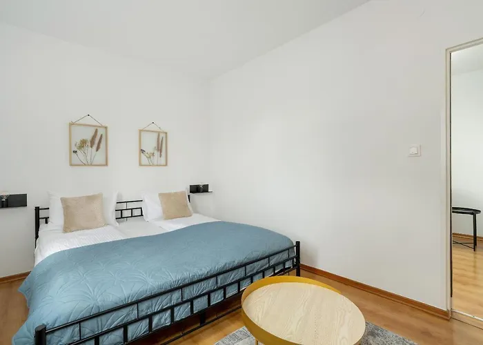 Beautiful House With Balcony, Ideal For Families By Renters Dom wakacyjny *