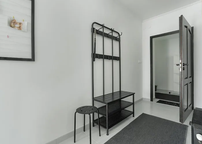 Beautiful House With Balcony, Ideal For Families By Renters Dom wakacyjny Poznań